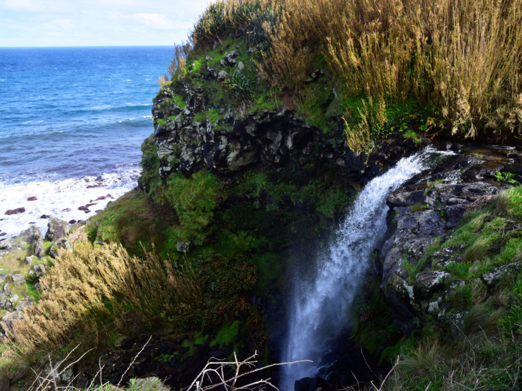 Wasserfall bei Praia da Viola