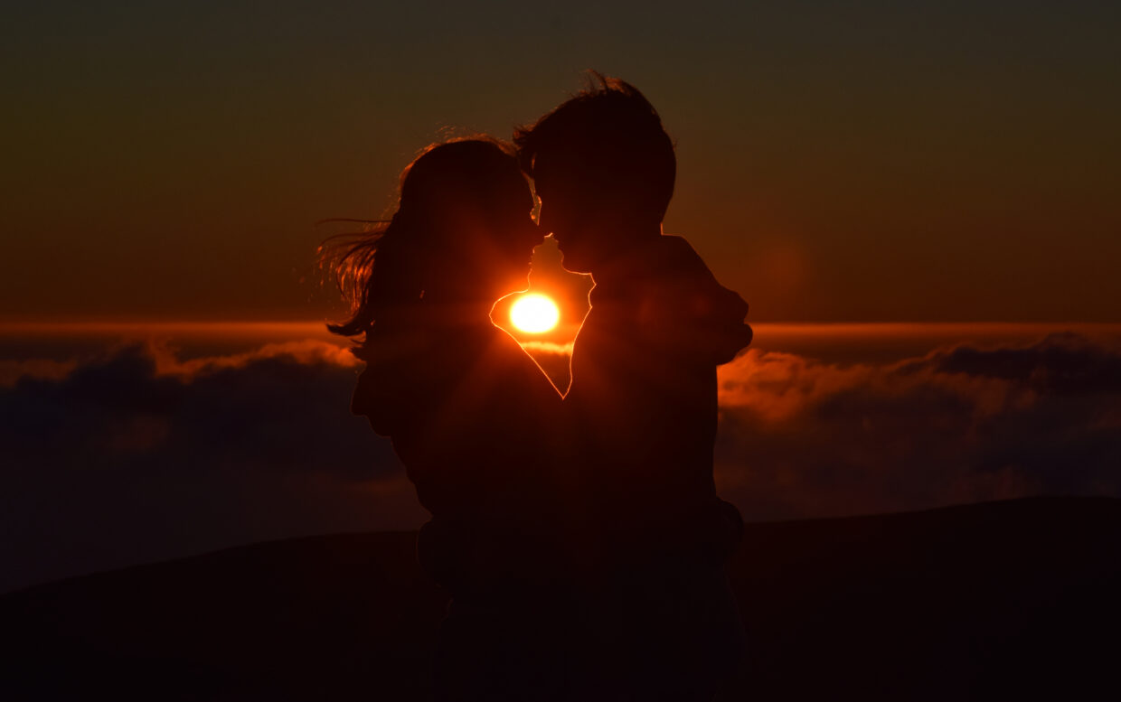 Apaixonados no por do sol