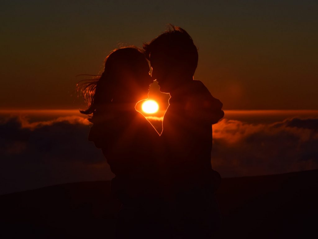 Amantes Apaixonados no por do sol