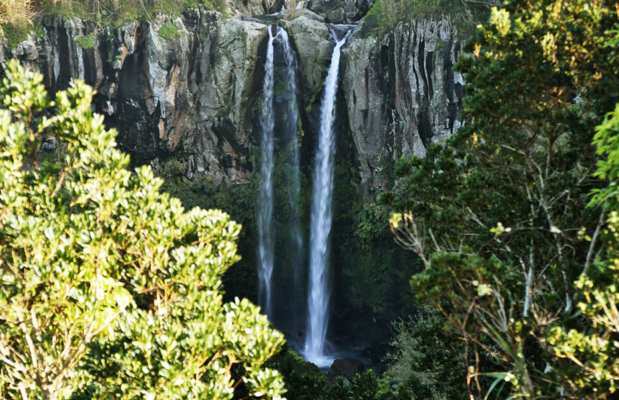 A vista do Miradouro do Salto da Farinha mostra melhor a altura da cascata.