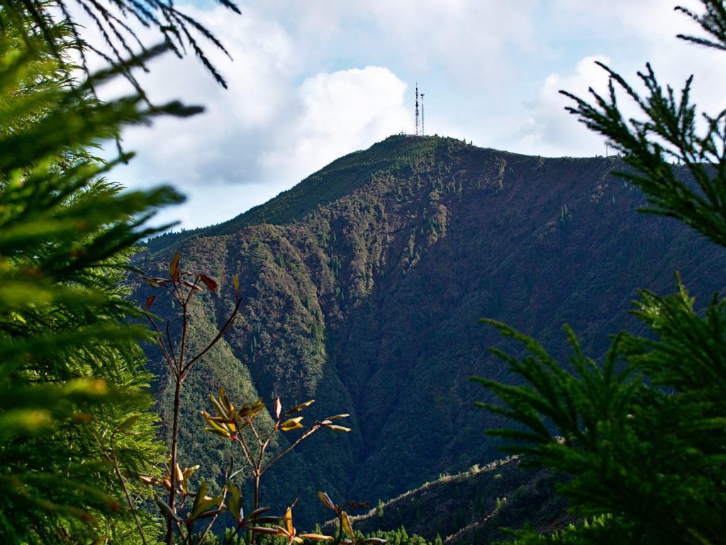 Pico Bartolomeu Pico Bartolomeu visto do caminho para o Miradouro do Pico Bartolomeu.