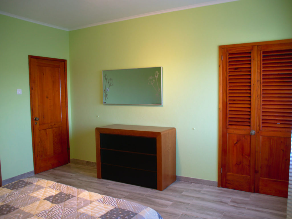 Placards dans la troisième chambre Placards dans la troisième chambre