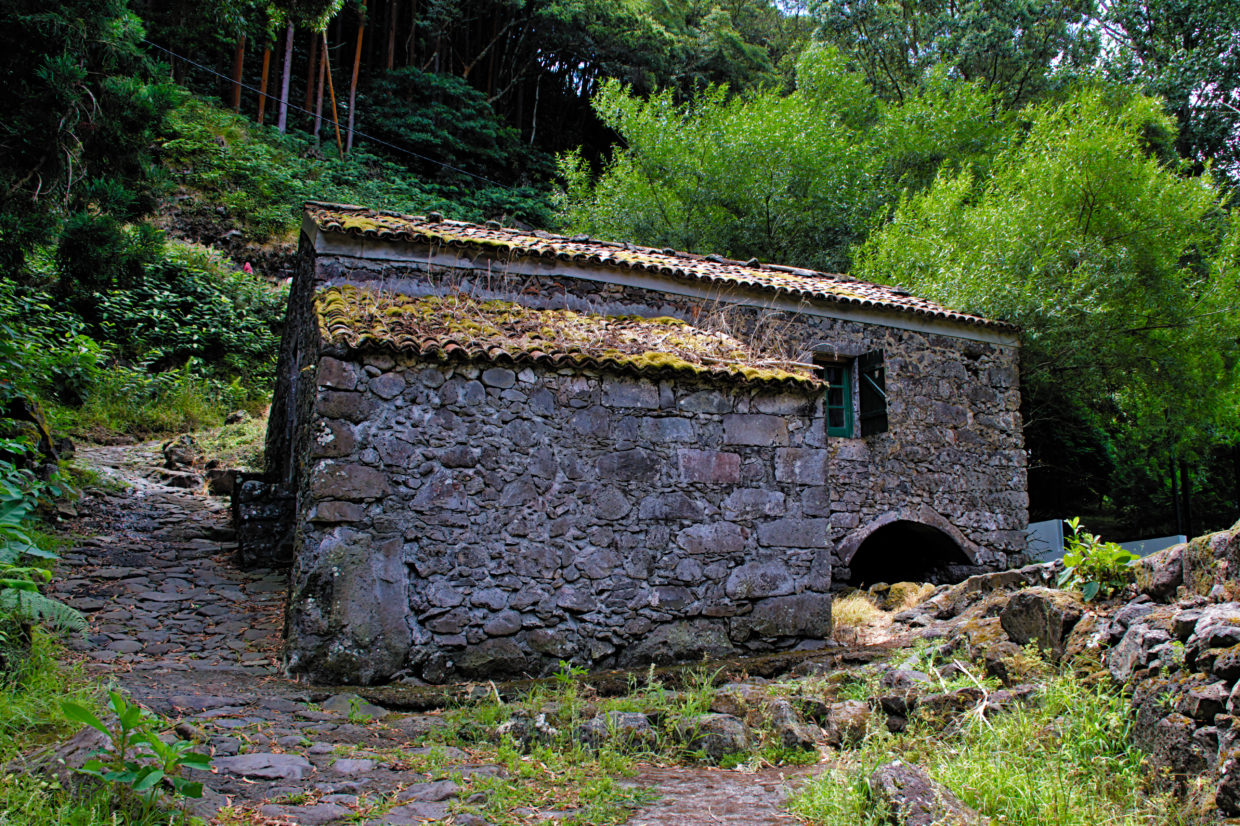 Moinho de água na Ribeira do Guilherme