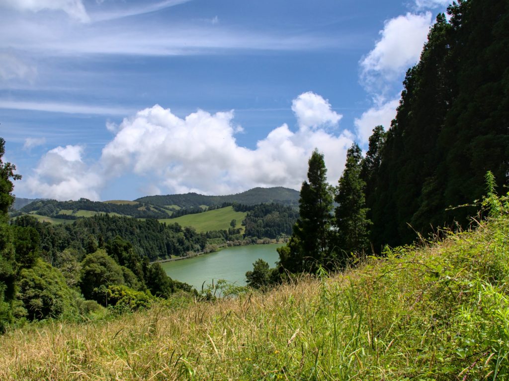 Blick auf den Lagoa das Furnas vom Wanderweg aus Blick auf den Lagoa das Furnas vom Wanderweg aus