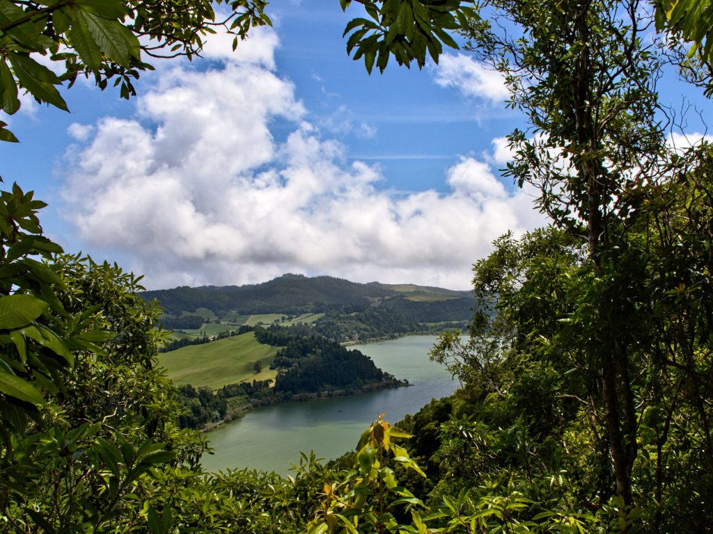 Blick auf den Lagoa das Furnas vom Wanderweg aus Blick auf den Lagoa das Furnas vom Wanderweg aus