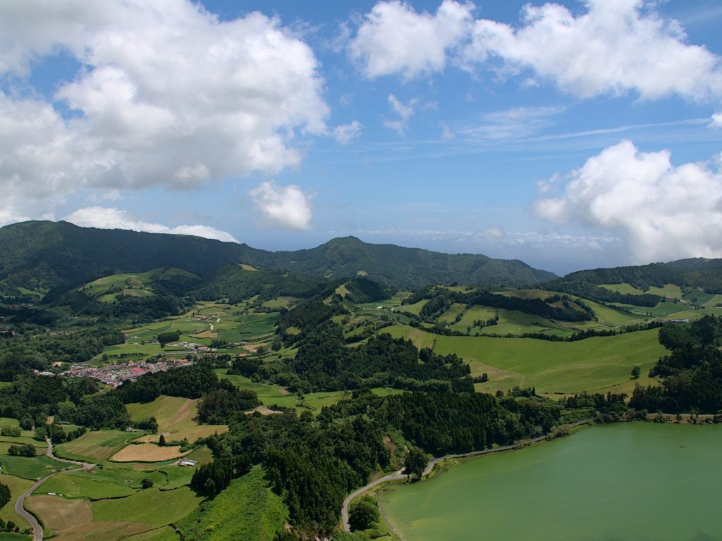 Blick vom Pico do Ferro auf den Lagoa das Furnas Blick vom Pico do Ferro auf den Lagoa das Furnas