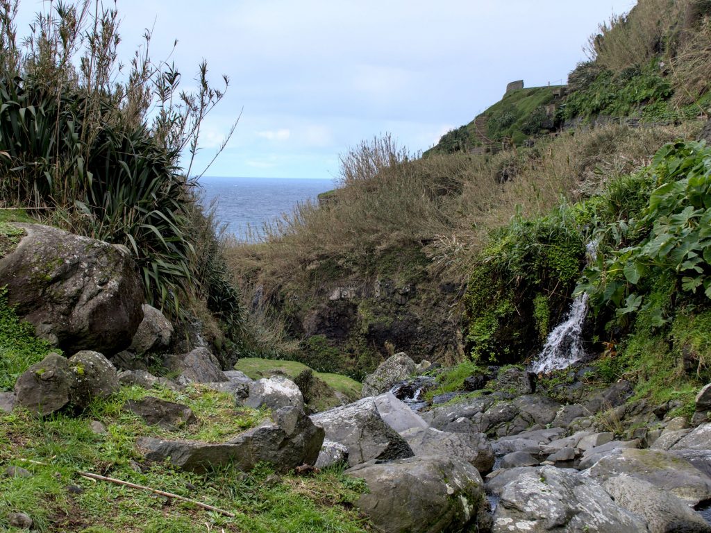 Ribeira do Cachaço com muitas entradas Ribeira do Cachaço com muitas entradas