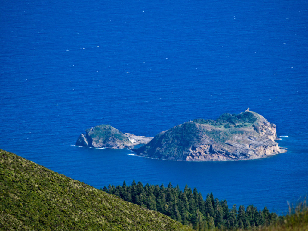 Ilhéu de Vila Franca from Pico da Barrosa Ilhéu de Vila Franca from Pico da Barrosa