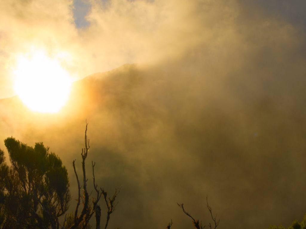 Sonnenuntergang hinter dem Pico da Vara vom Miradouro Tronqueira aus Sonnenuntergang hinter dem Pico da Vara vom Miradouro Tronqueira aus