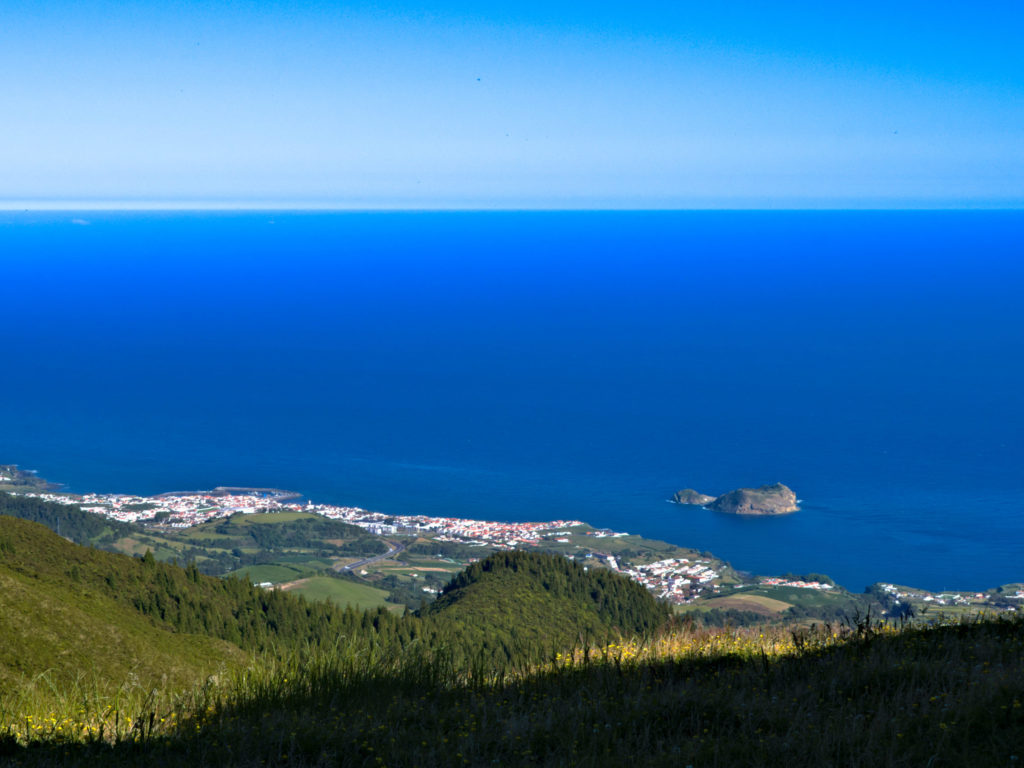 Vila Franca do Campo and Ilhéu de Vila Franca from the Barrosa from the ridge of the Pico da Barrosa Vila Franca do Campo and Ilhéu de Vila Franca from the Barrosa from the ridge of the Pico da Barrosa