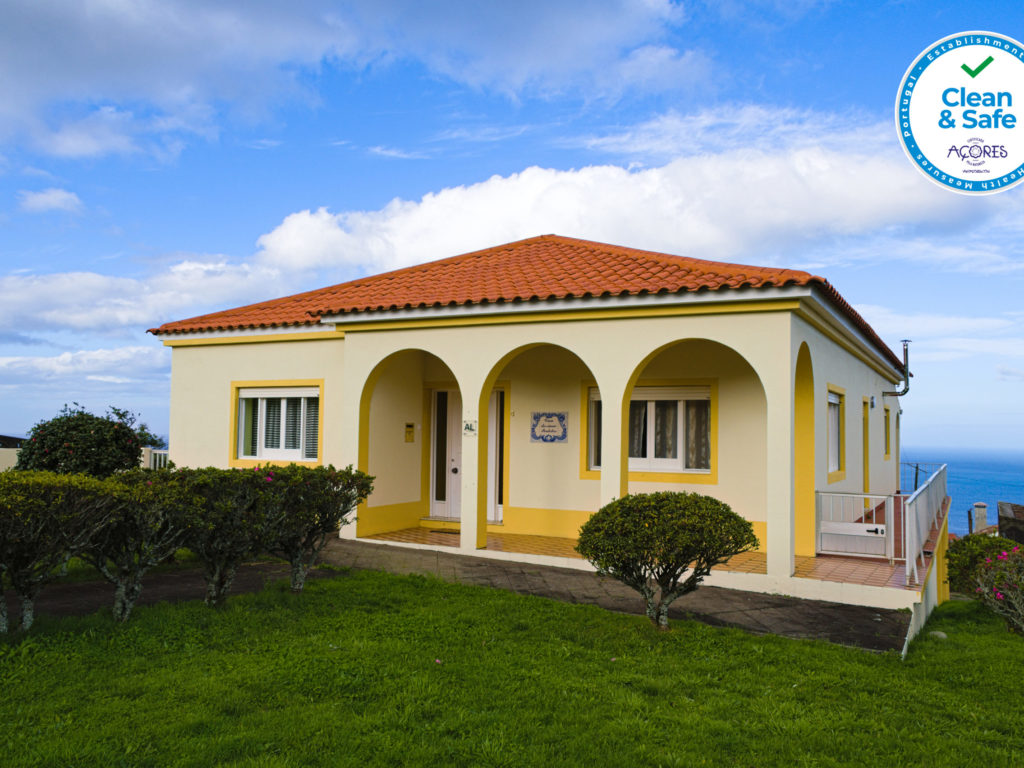 Casa dos cinco Sentidos vom Vorgarten aus Casa dos cinco Sentidos vom Vorgarten aus