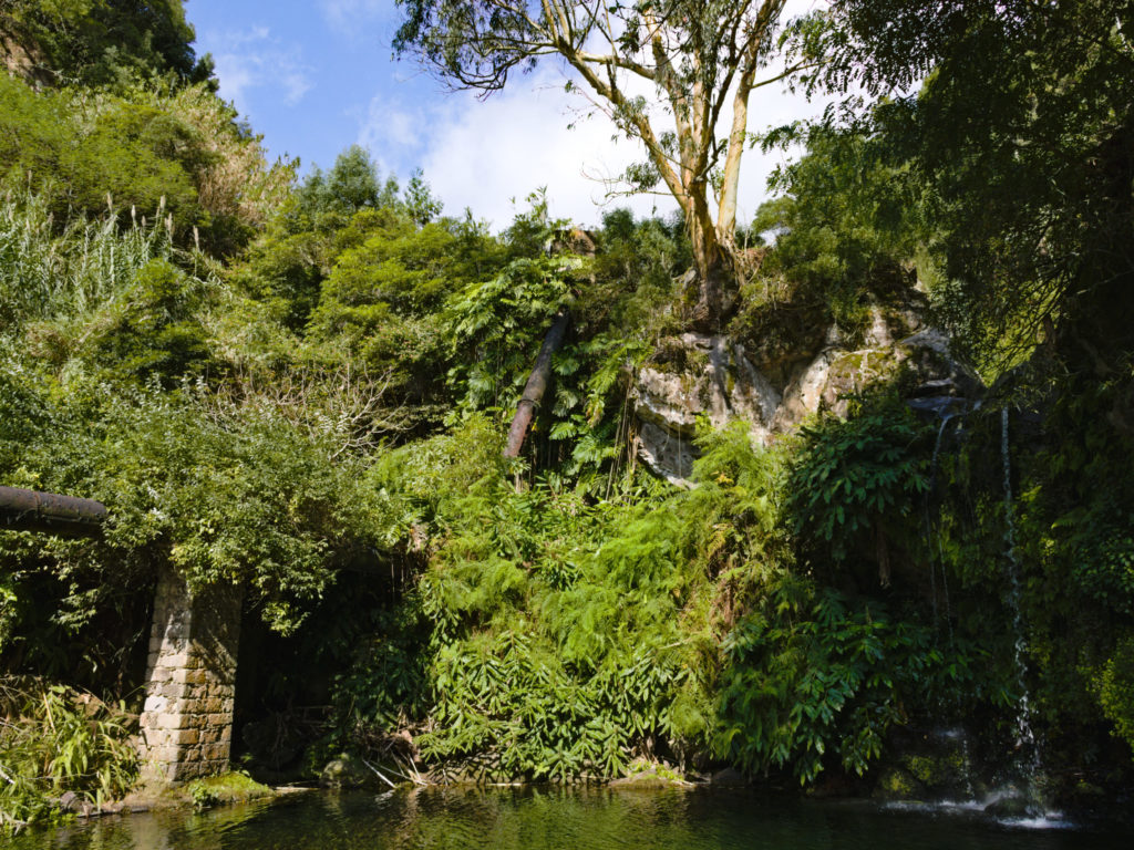 Das Wasser läuft hier schon längst wieder durch das Flußbett Das Wasser läuft hier schon längst wieder durch das Flußbett