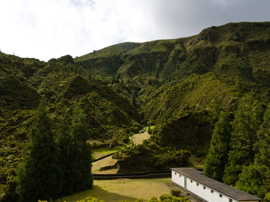 Vallée qui suit également l'itinéraire de randonnée Vallée qui suit également l'itinéraire de randonnée