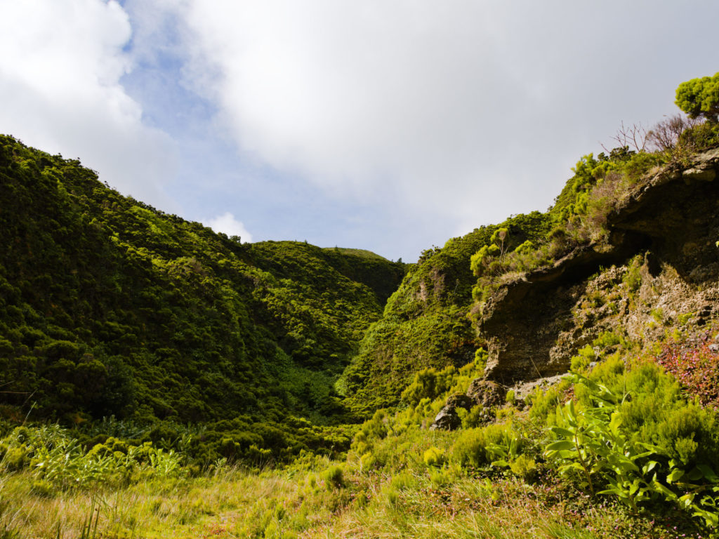 Des rochers creusés par l'eau et le vent Des rochers creusés par l'eau et le vent