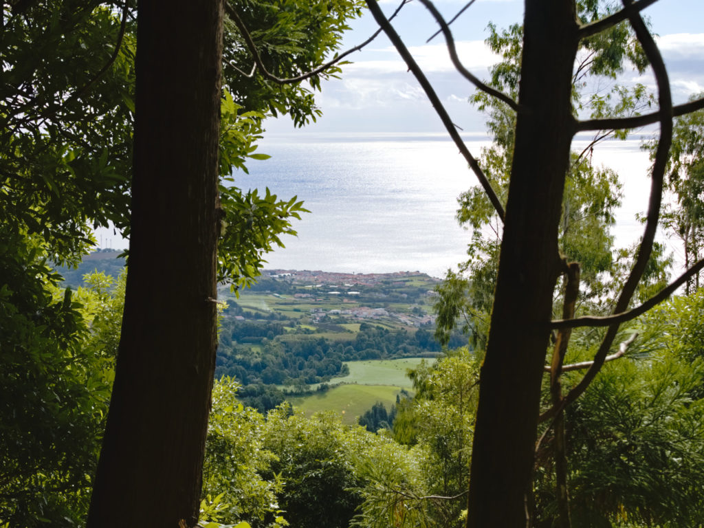 Chemin de randonnée PRC2SMI vers Lagoa do Fogo avec vue sur la Vila Franca do Campo Chemin de randonnée PRC2SMI vers Lagoa do Fogo avec vue sur la Vila Franca do Campo