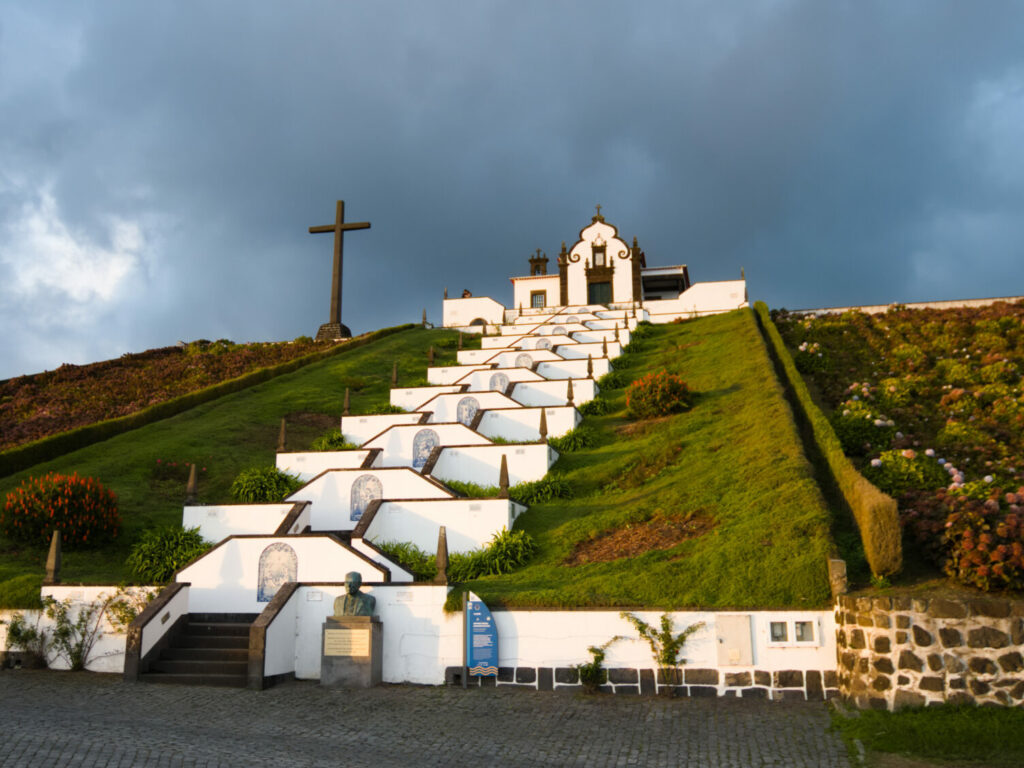 Ermida de Nossa Senhora da Paz ao pôr-do-sol Ermida de Nossa Senhora da Paz ao pôr-do-sol
