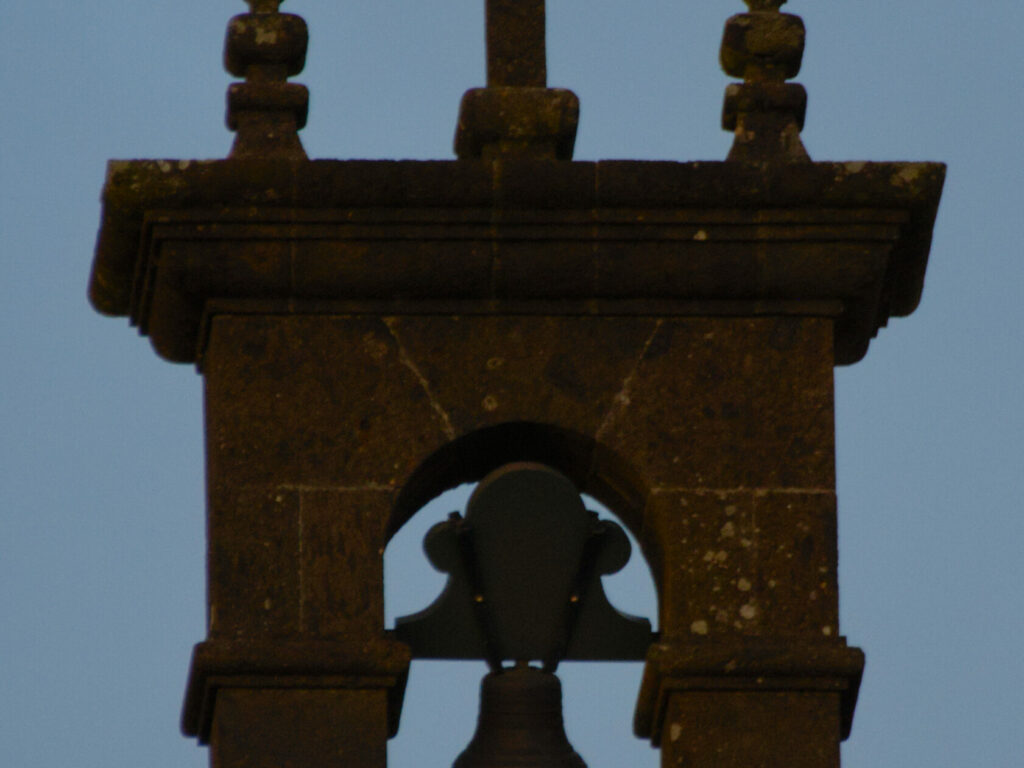 Sino no telhado da Ermida de Nossa Senhora da Paz Sino no telhado da Ermida de Nossa Senhora da Paz