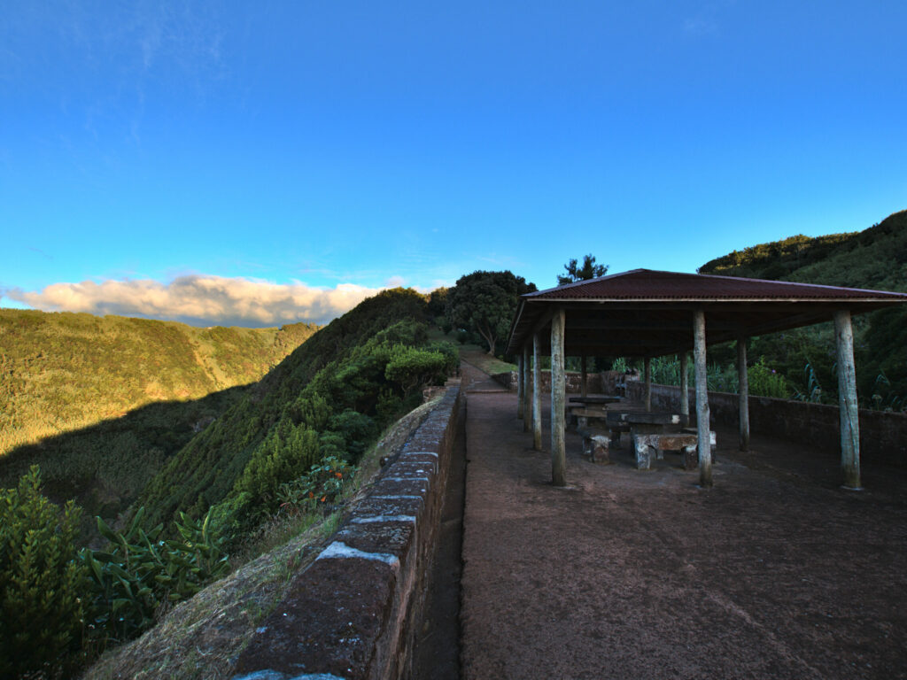 Zona de repouso no Miradouro da Pedra dos Estorninhos Zona de repouso no Miradouro da Pedra dos Estorninhos
