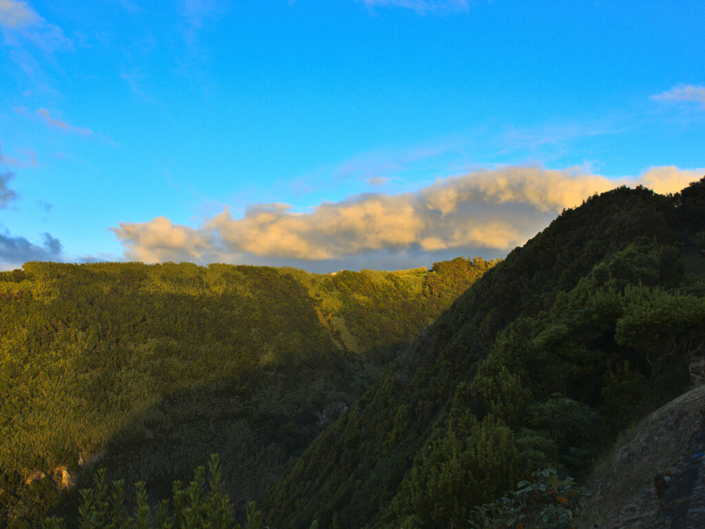 Vale em direção ao Salto da Farinha visto do Miradouro da Pedra dos Estorninhos Vale em direção ao Salto da Farinha visto do Miradouro da Pedra dos Estorninhos