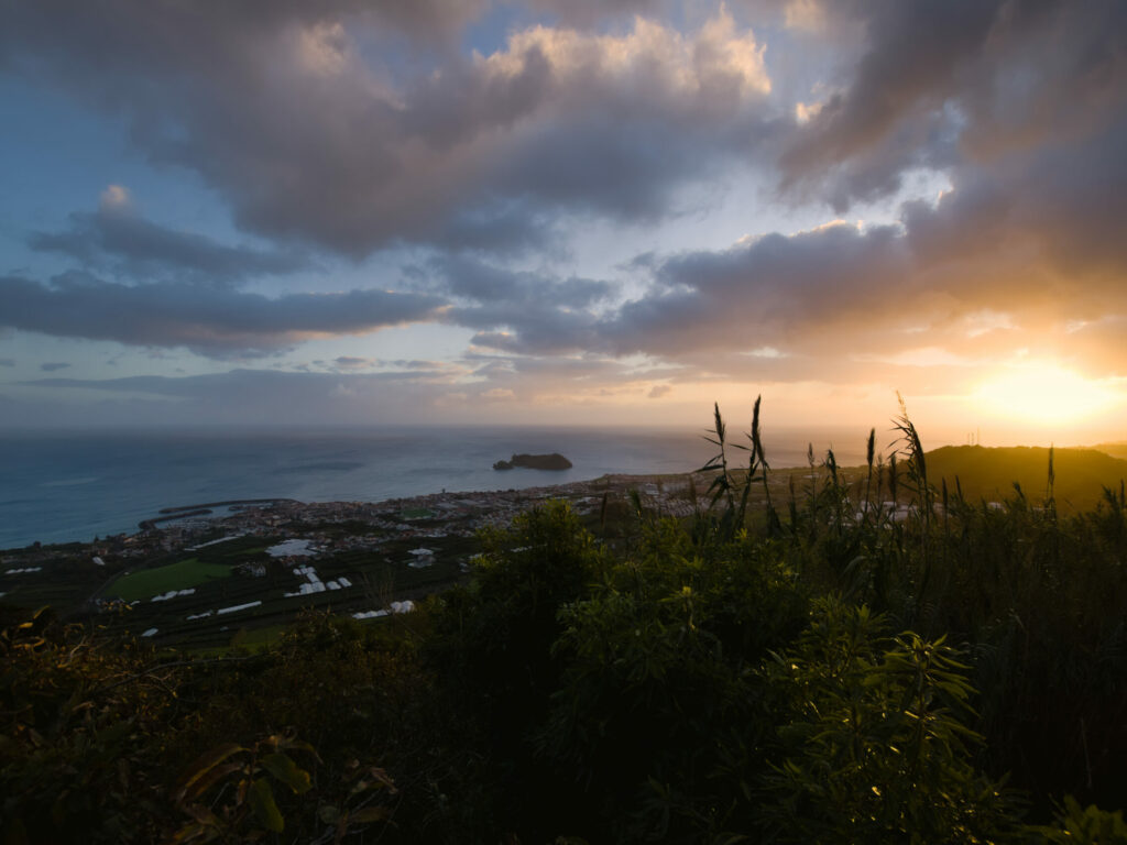 Vila Franca do Campo ao pôr-do-sol Vila Franca do Campo ao pôr-do-sol