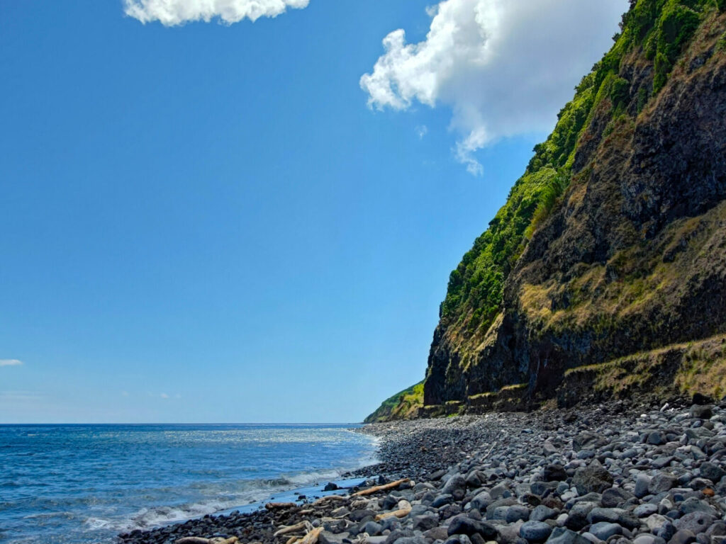 Vista da Fajã do Araújo para a Praia do Lombo Gordo Vista da Fajã do Araújo para a Praia do Lombo Gordo