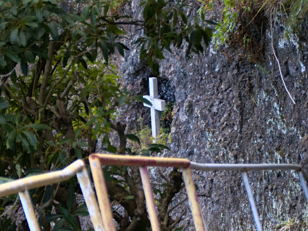 Cruz no Trilho da Fajã do Araújo Cruz no Trilho da Fajã do Araújo