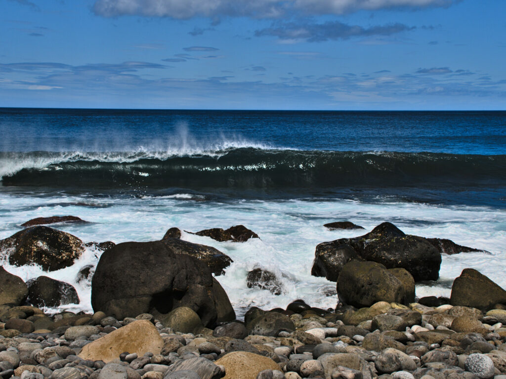 The wind scatters the splash on the waves - Achadinha - Lomba D’El Rei - PRC38SMI The wind scatters the splash on the waves - Achadinha - Lomba D’El Rei - PRC38SMI