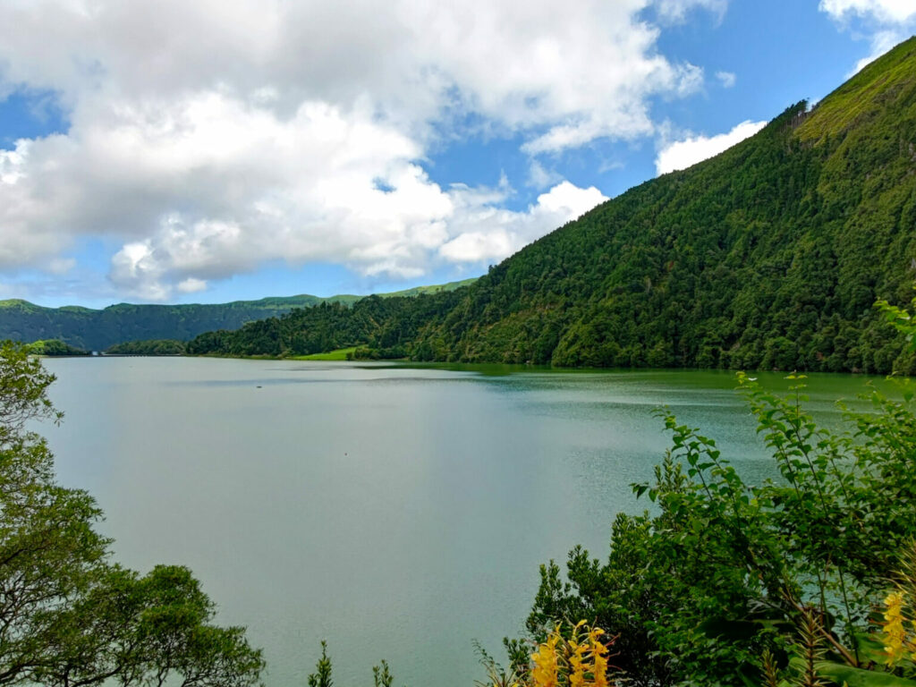 Hang am östlichen Ufer des Lagoa Verde Hang am östlichen Ufer des Lagoa Verde