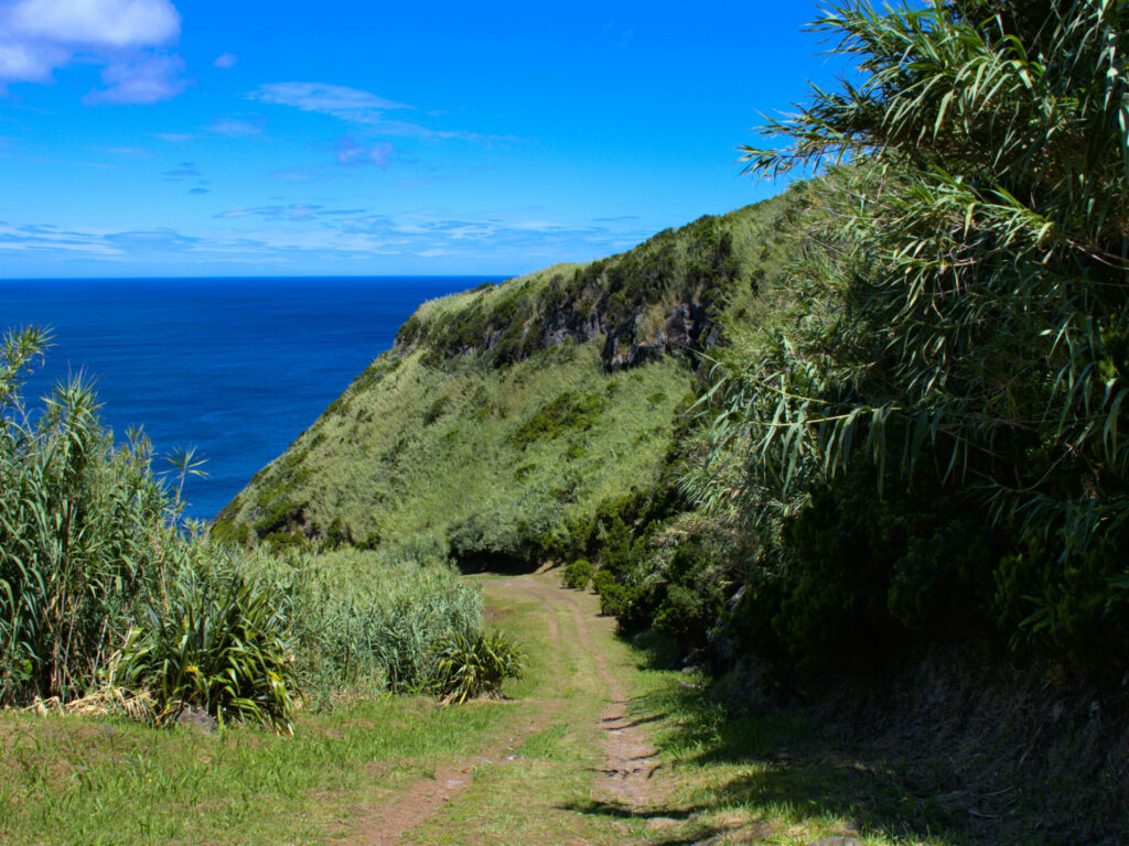 Access to the path from Achadinha - Lomba D’El Rei - PRC38SMI Access to the path from Achadinha - Lomba D’El Rei - PRC38SMI