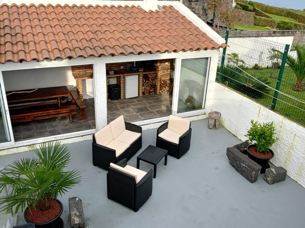 Casinha dos cinco sentidos - Terrace from the roof terrace Casinha dos cinco sentidos - Terrace from the roof terrace